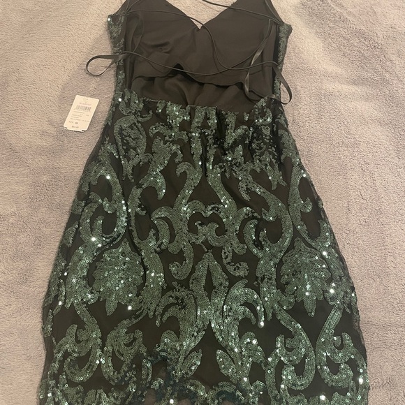 green and black sequin windsor dress - Picture 2 of 4